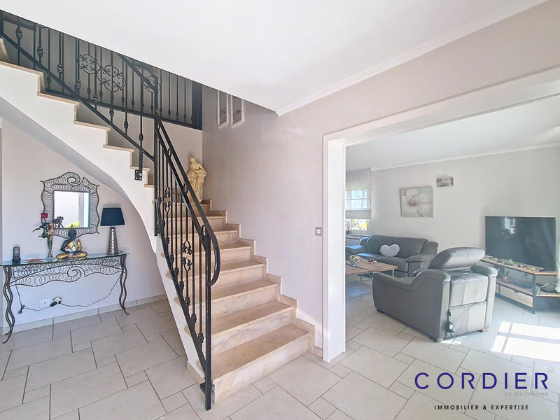 Maison - 181 m² - 8 pièces