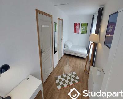 Chambre - 70 m² - 1 pièce