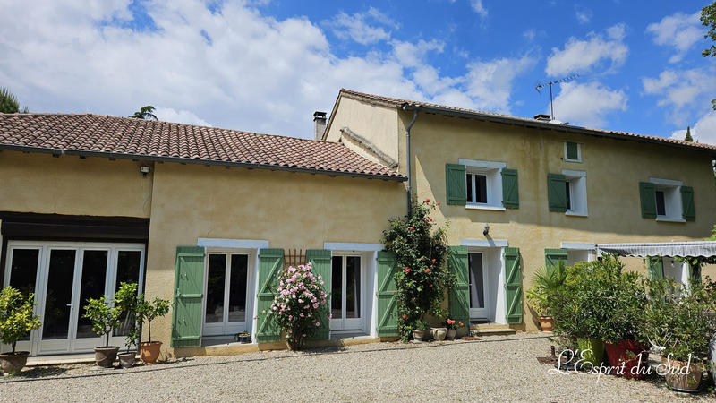 Maison - 290 m² - 9 pièces