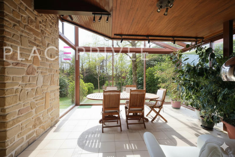 Maison - 338 m² - 12 pièces