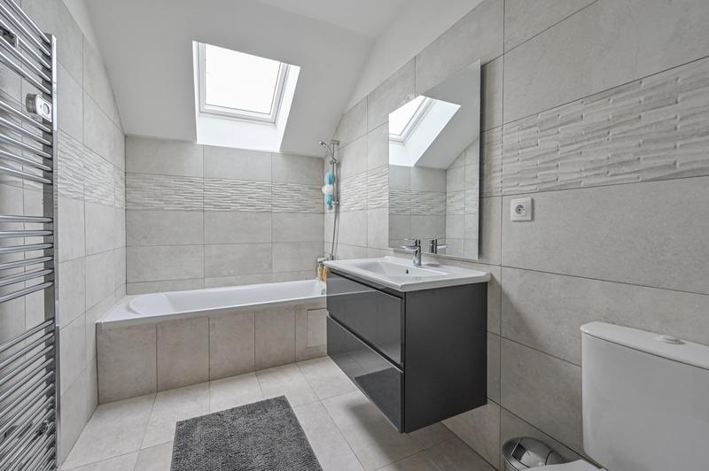 Maison contemporaine - 276 m² - 7 pièces