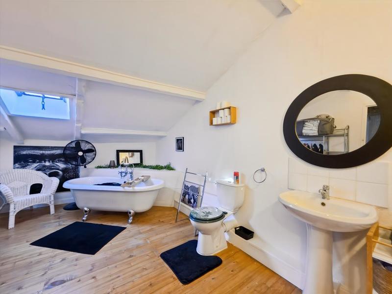 Maison - 264 m² - 10 pièces