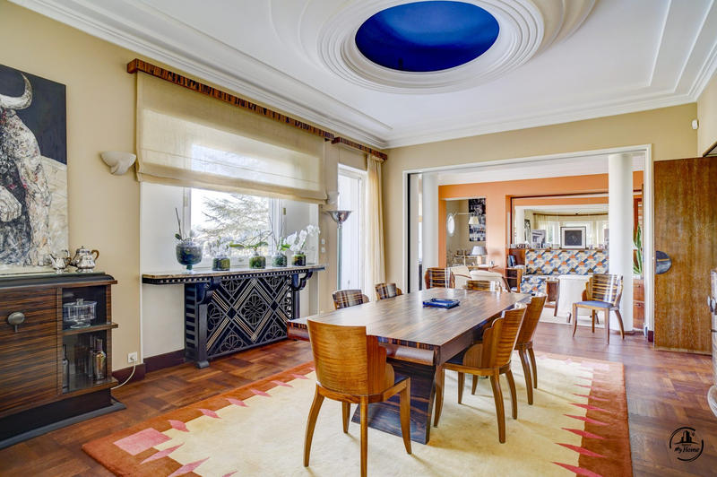 Maison - 345 m² - 11 pièces