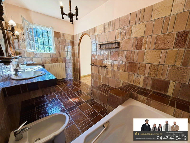 Maison - 210 m² - 7 pièces