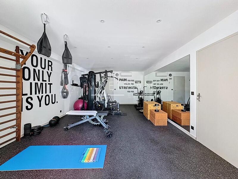 Maison - 266 m² - 8 pièces