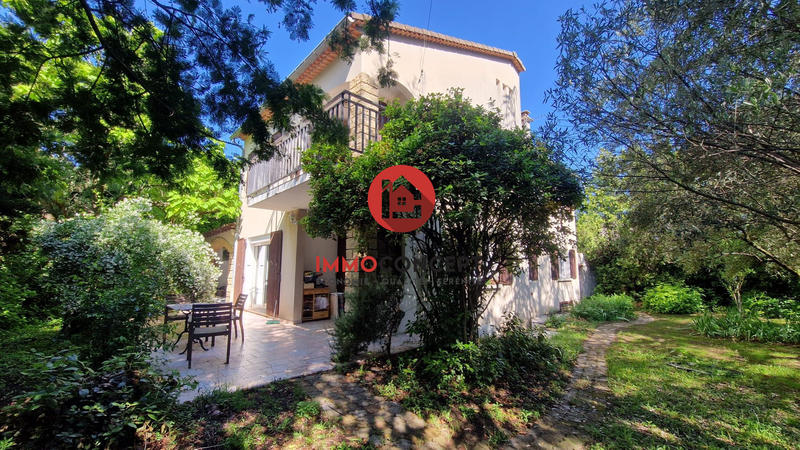 Maison traditionnelle - 221 m² - 9 pièces