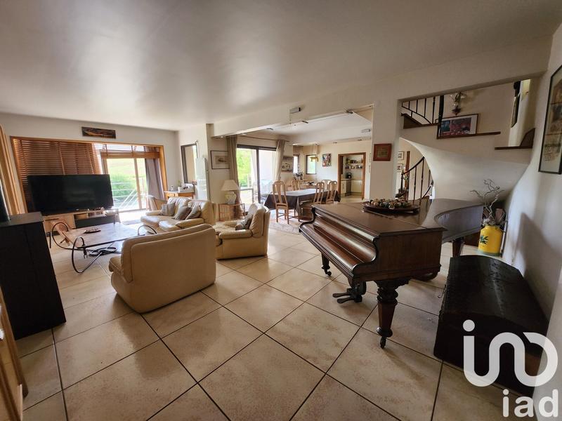 Maison - 409 m² - 17 pièces