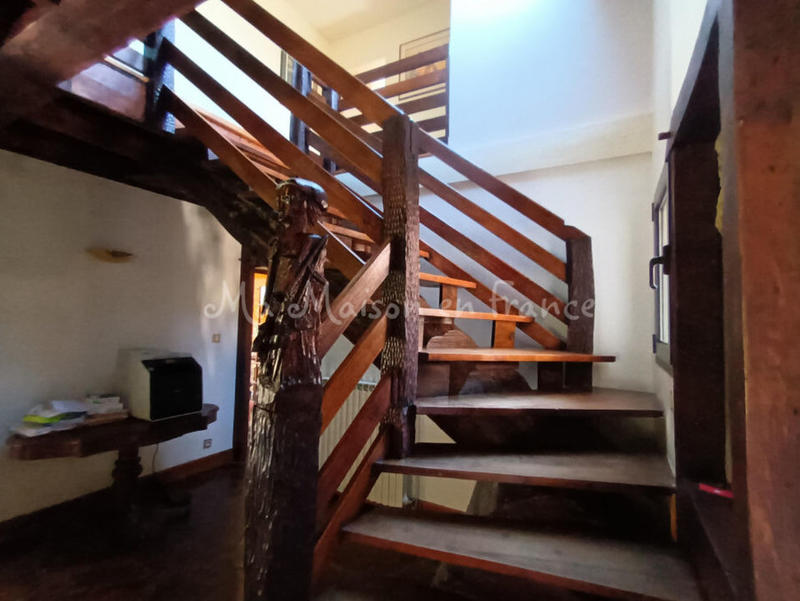 Maison - 300 m² - 11 pièces