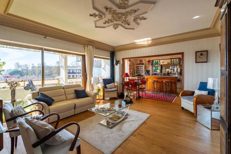 Appartement - 214 m² - 7 pièces