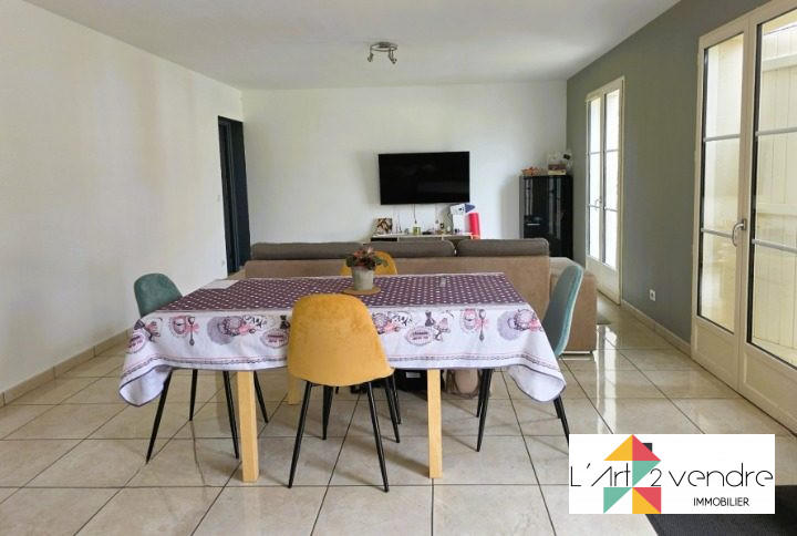 Maison traditionnelle - 148 m² - 6 pièces