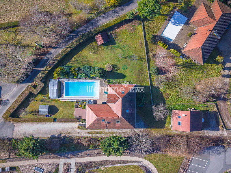 Maison - 215 m² - 8 pièces