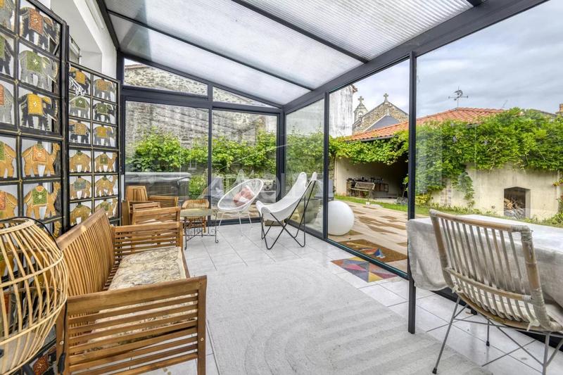 Maison - 350 m² - 10 pièces