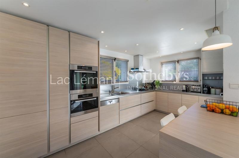 Maison - 223 m² - 8 pièces