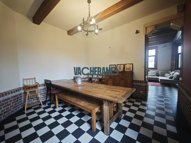 Maison - 232 m² - 7 pièces