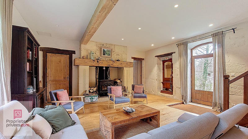 Maison - 200 m² - 6 pièces