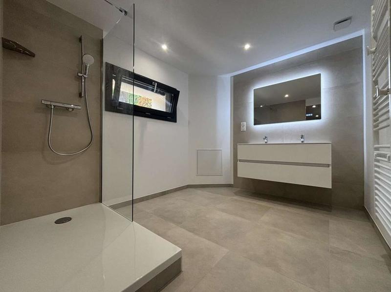 Maison - 180 m² - 5 pièces