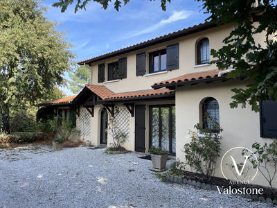 Maison traditionnelle - 206 m² - 7 pièces