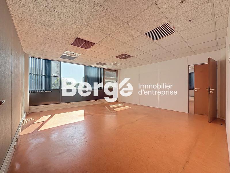 Bureau - 712 m²