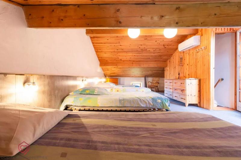 Propriété - 277 m² - 13 pièces