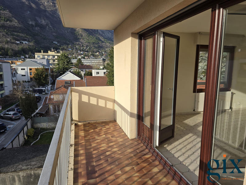 Appartement - 77 m² - 3 pièces