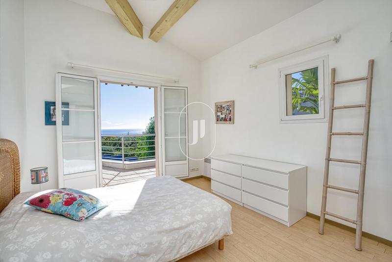 Villa - 180 m² - 6 pièces