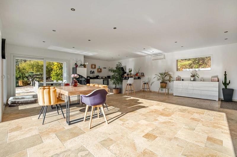 Villa - 290 m² - 10 pièces