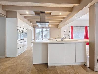 Maison - 219 m² - 7 pièces