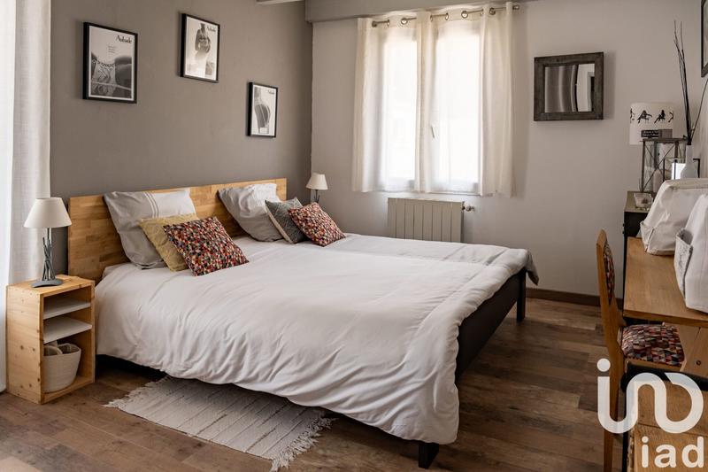 Maison - 222 m² - 7 pièces