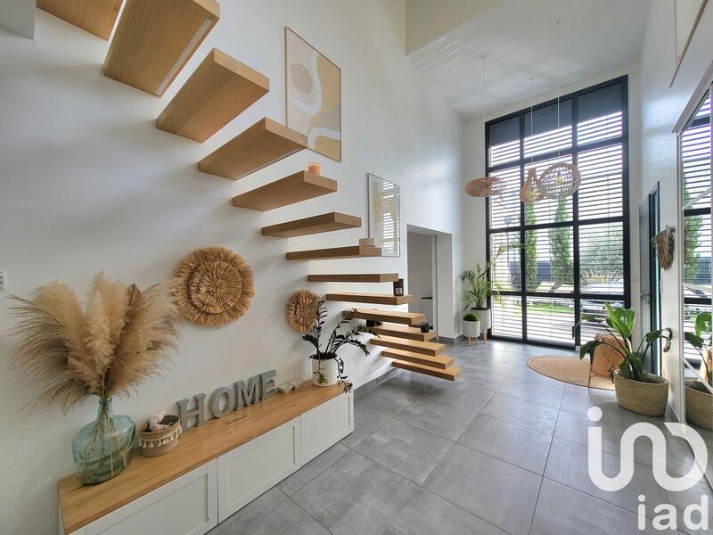 Maison - 265 m² - 9 pièces