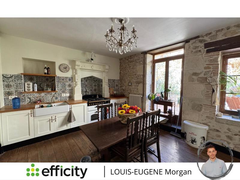 Demeure - 235 m² - 10 pièces