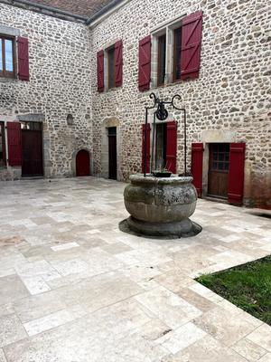 Maison - 332 m² - 9 pièces