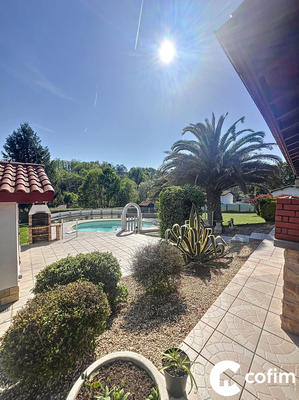 Maison traditionnelle - 194 m² - 9 pièces