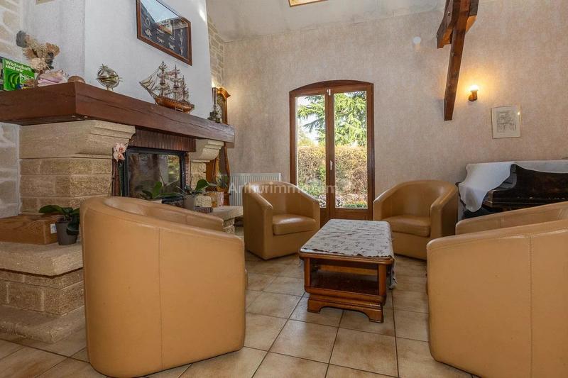 Maison - 225 m² - 9 pièces