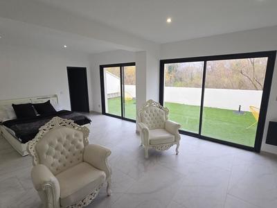 Maison - 450 m² - 6 pièces