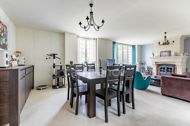 Maison - 250 m² - 7 pièces