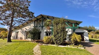 Maison - 245 m² - 10 pièces