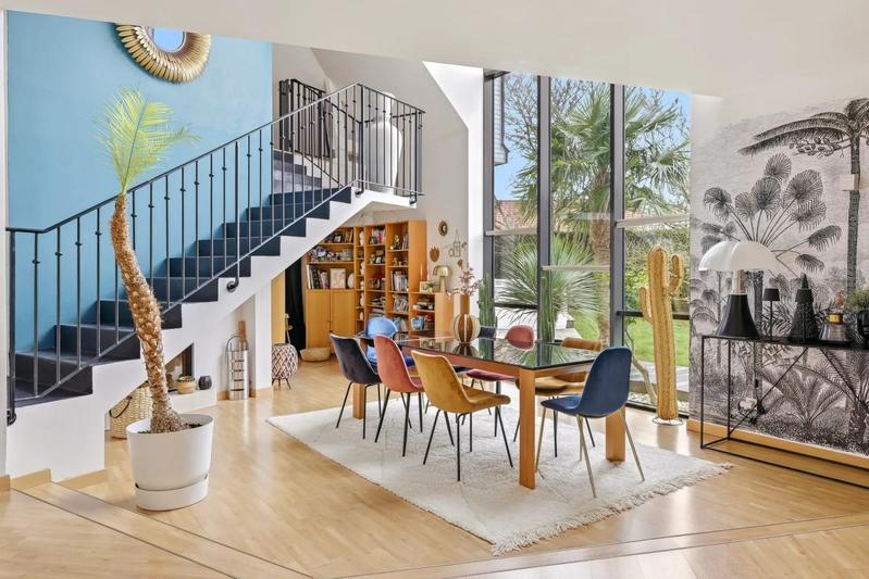 Maison - 235 m² - 7 pièces