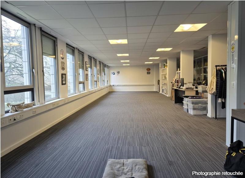 Bureau - 207 m² - 1 pièce