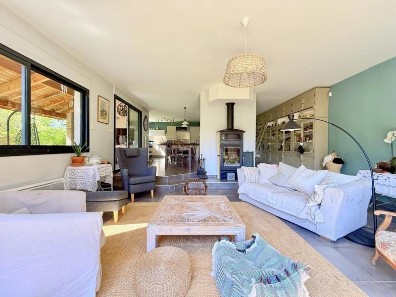 Villa - 200 m² - 8 pièces