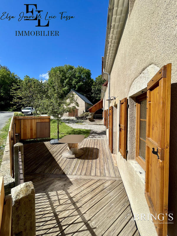 Maison - 266 m² - 9 pièces