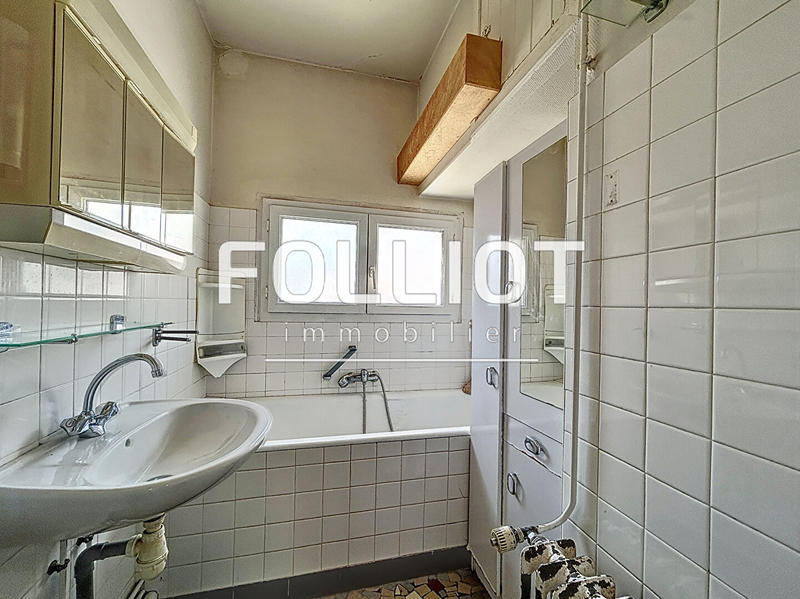 Maison - 230 m² - 12 pièces