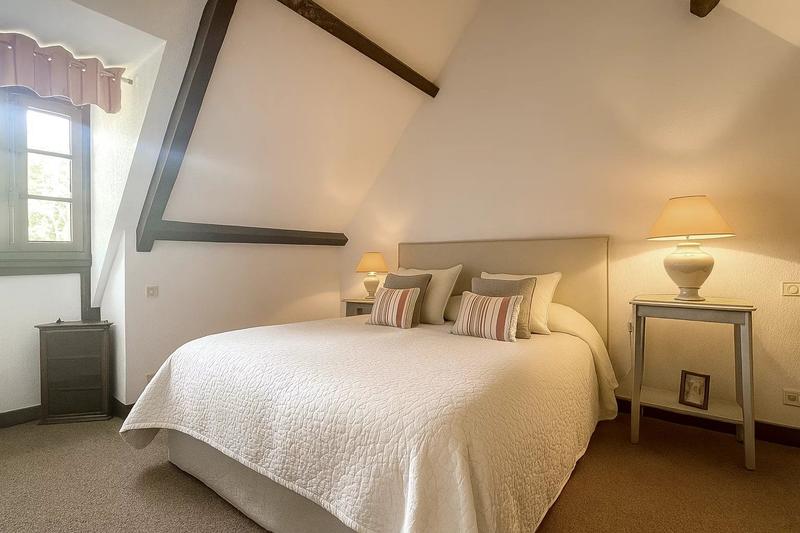 Maison - 230 m² - 8 pièces