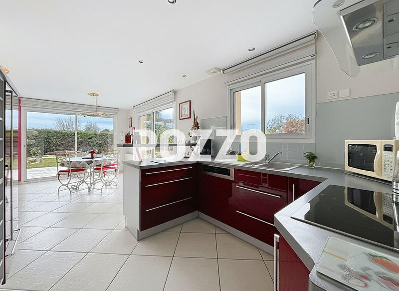 Maison - 176 m² - 10 pièces