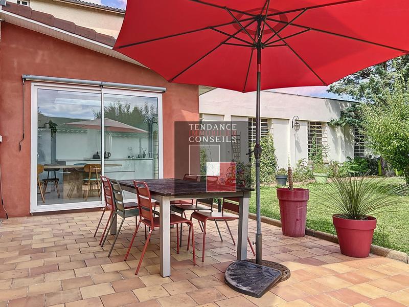 Maison - 300 m² - 13 pièces