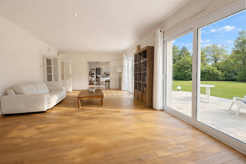 Propriété - 300 m² - 9 pièces