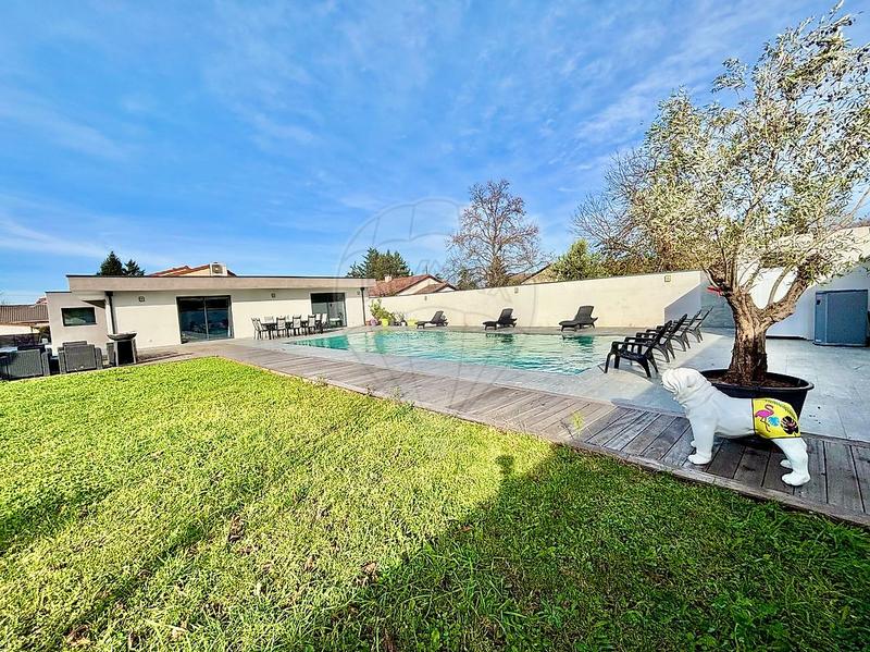 Maison - 262 m² - 6 pièces