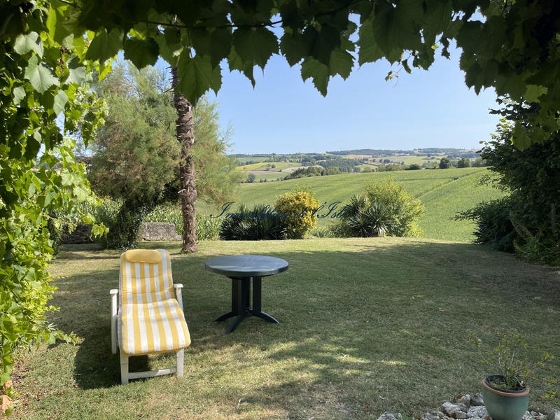 Maison - 330 m² - 16 pièces