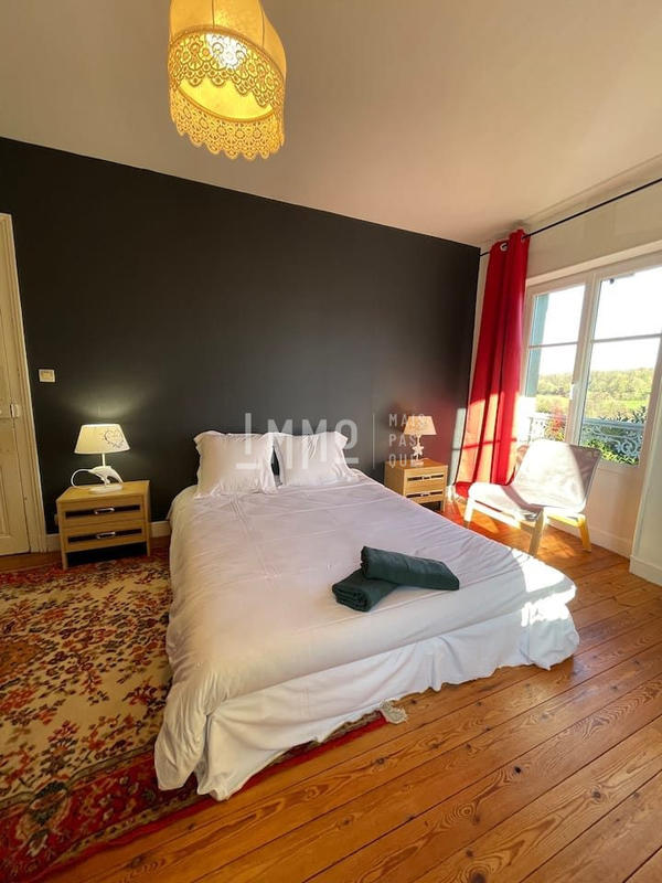 Maison - 242 m² - 8 pièces