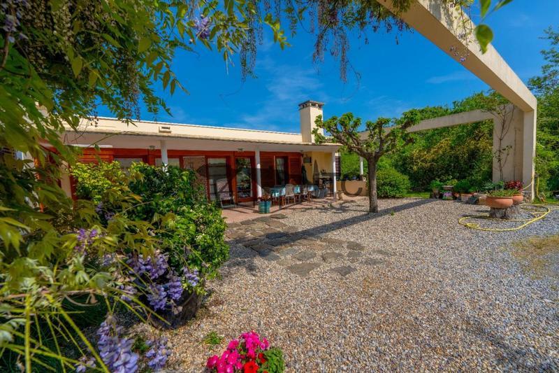 Maison - 216 m² - 7 pièces