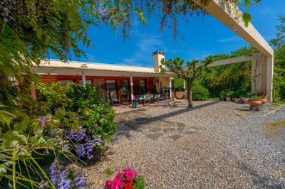 Maison - 216 m² - 7 pièces